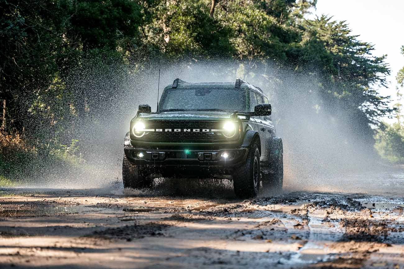 La nueva Bronco es un todo terreno del Segmento D (mediano), con el chasis de largueros de la pick-up Ranger y que llega importada de Estados Unidos.