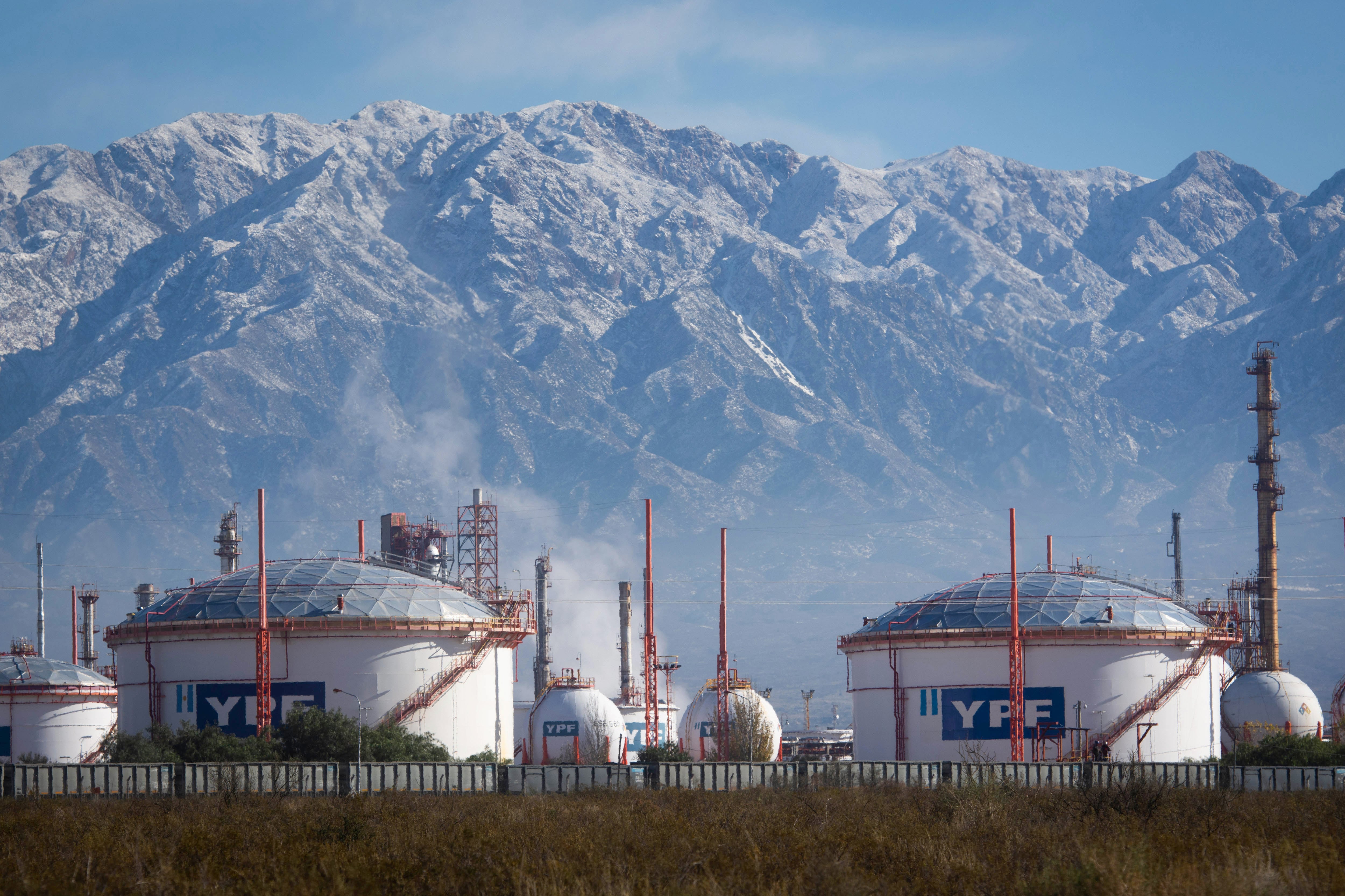 ¿Cuánto necesitan las refinerías para trabajar al 100% de su capacidad?. Foto:Ignacio Blanco / Los Andes