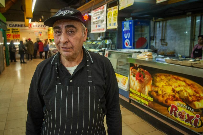 
41 años. Néstor Felioga lleva décadas al frente de su pizzería.  | Ignacio Blanco / Los Andes
   