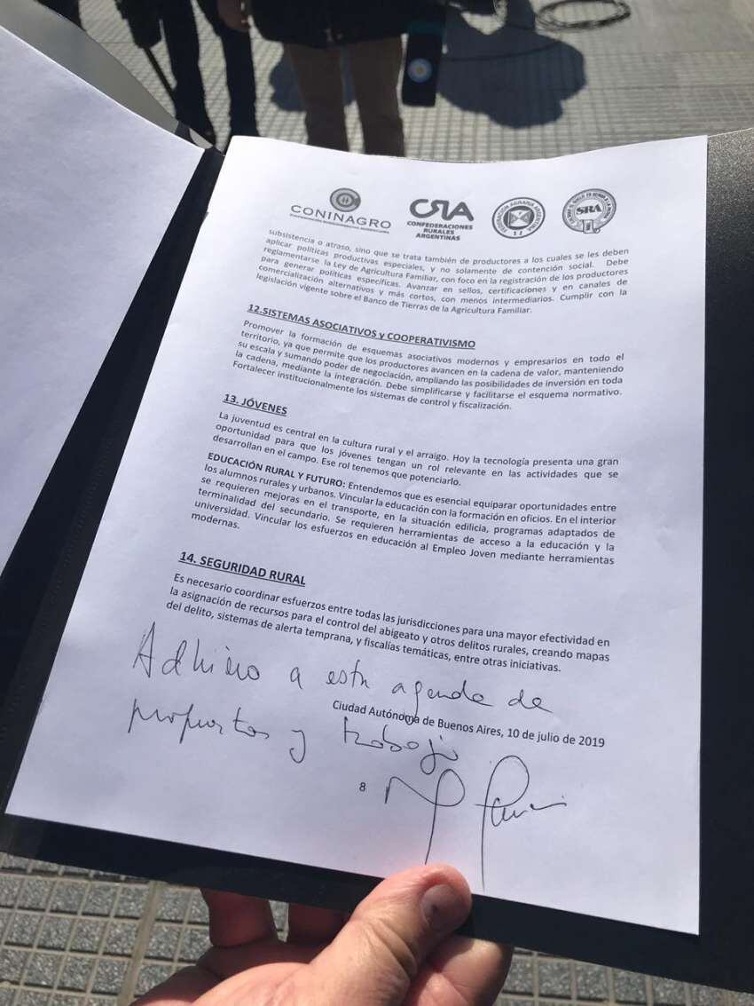 
El presidente firmó, con un mensaje de puño letra, adhiriendo a las propuestas del sector. | Clarín
   