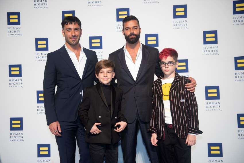 
Su esposo, Jwan Yosef y los mellizos Valentino y Matteo estuvieron con él.  | AP
   