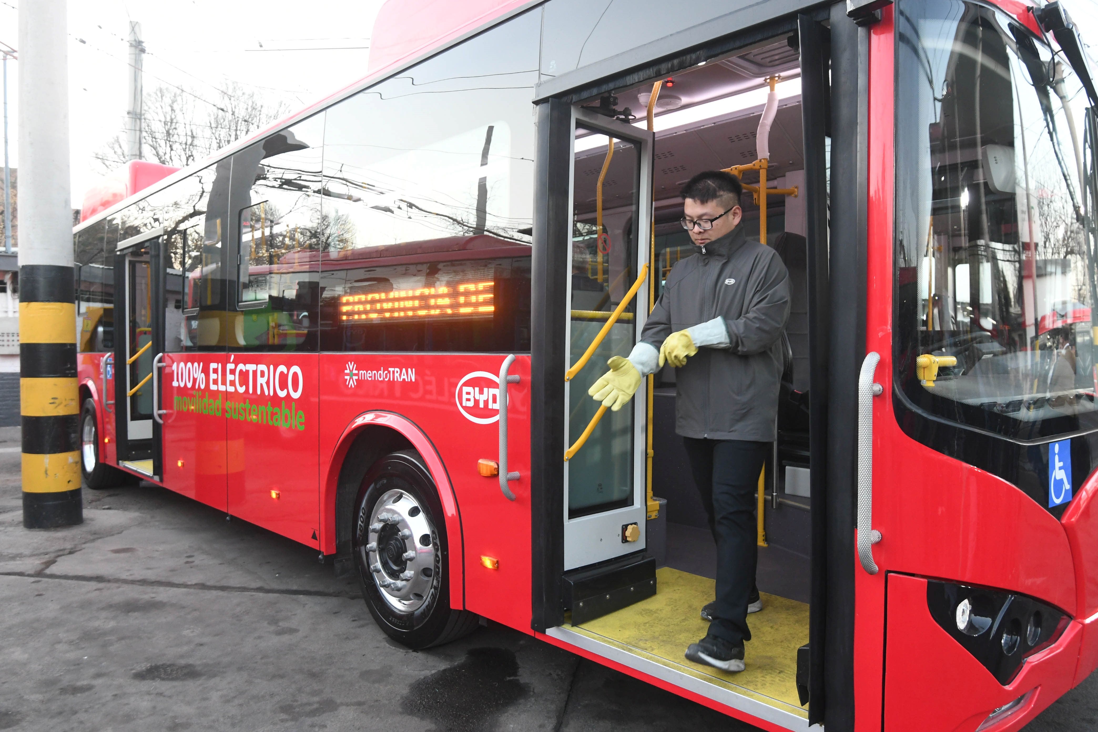 La STM posee una flota de micros eléctricos y también a GNC.