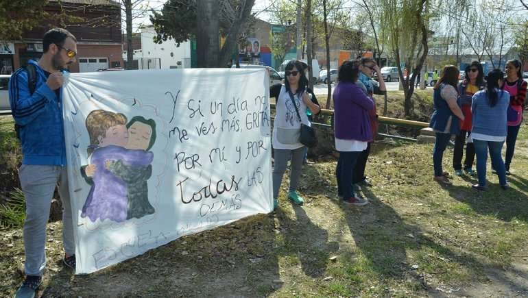 
La gente acompañando a la familia López.  | Gentileza La Mañana de Neuquén.
   