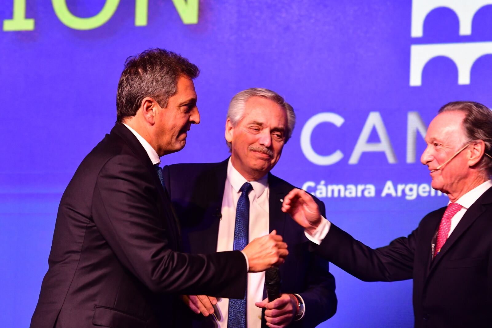 Alberto Fernández dijo que Sergio Massa será el próximo presidente argentino durante la Convención Anual de la Cámara Argentina de la Construcción, en La Rural. Foto: Clarín