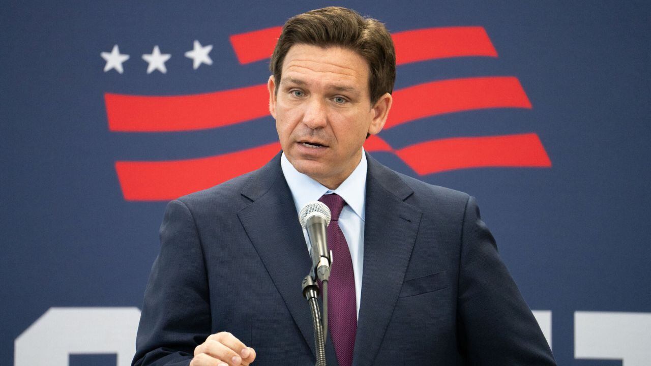 Ronald Dion DeSantis se desempeña como gobernador de Florida desde 2019.