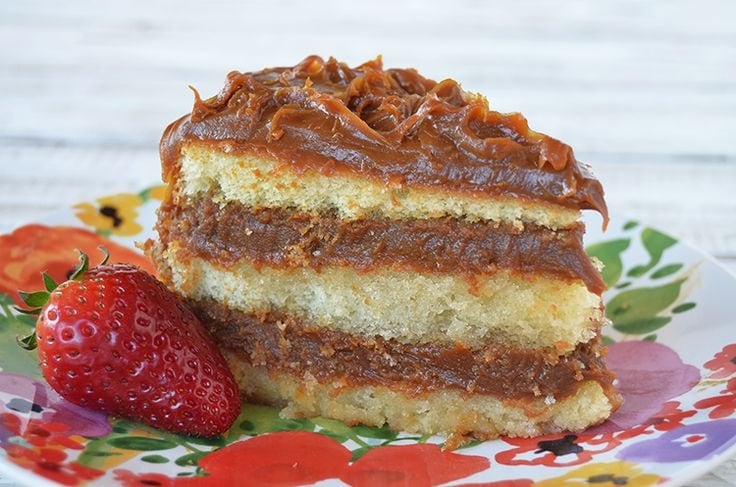 Torta de vainilla y dulce de leche.