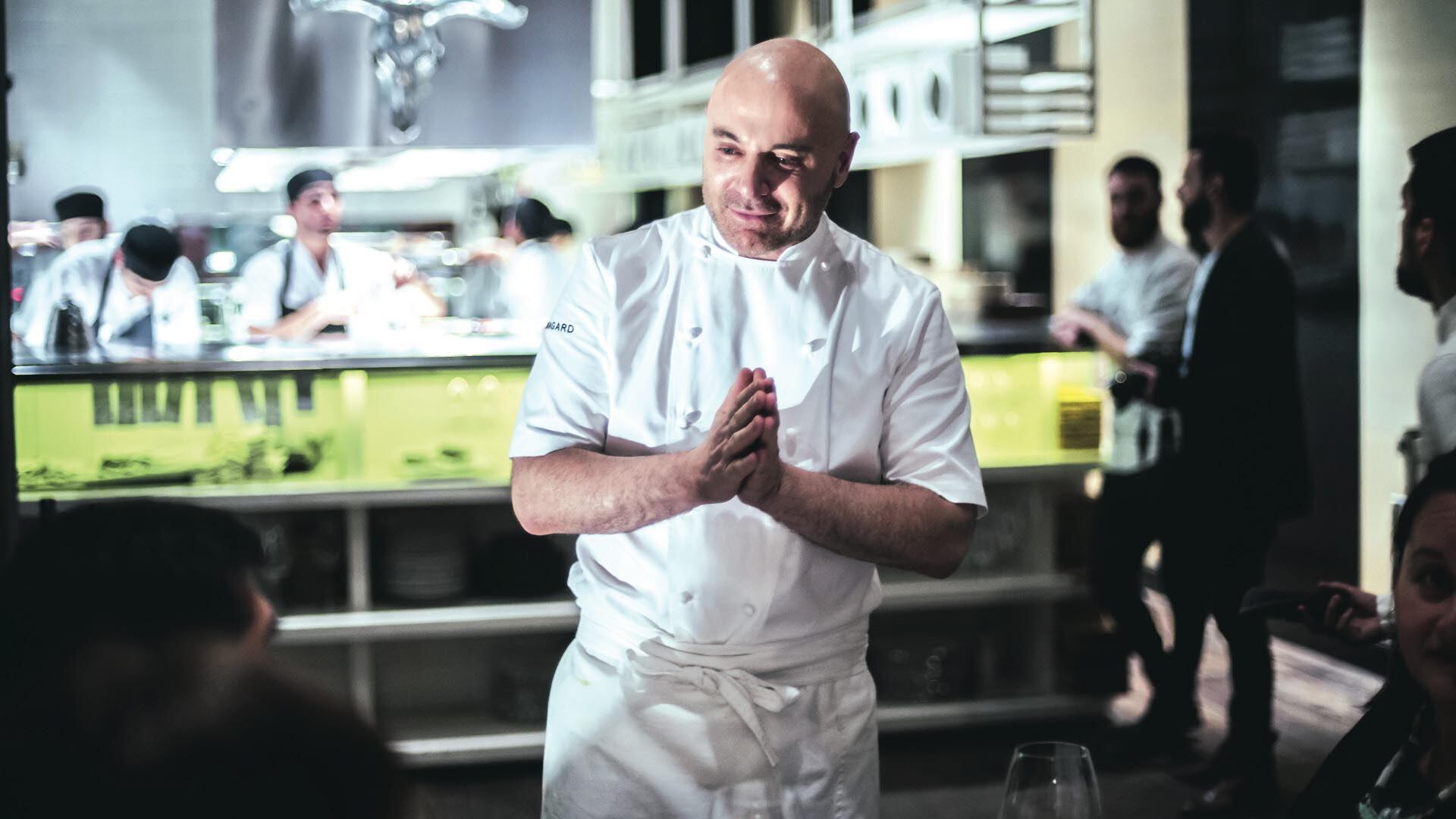 El Chef tiene su propio restaurante vegetarino.