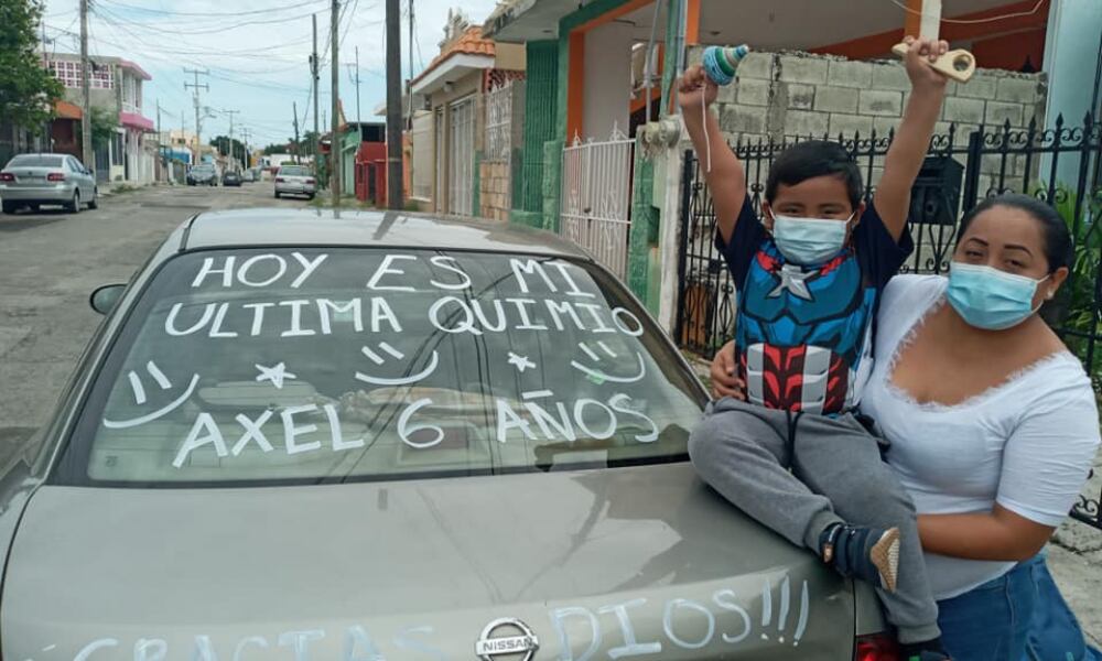 Axel recibió su última quimioterapia y la familia celebró a lo grande.