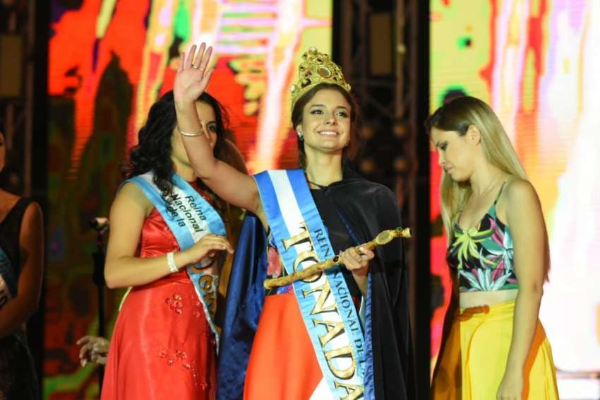 
Josefina Piñol fue coronada como Reina Nacional de la Tonada. | Mariana Villa / Los Andes
   