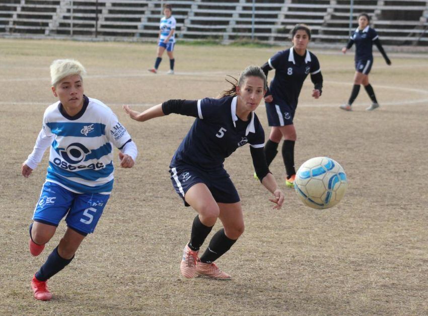 
Un duelo casi clásico: El CEC y Las Pumas animaron la fecha. La victoria quedó para las de Villalobos.  | Gentileza
   