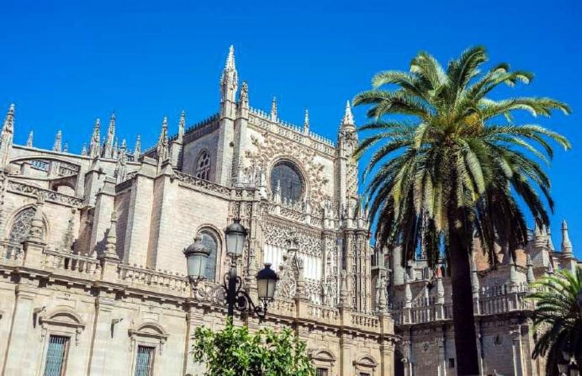 
    Oración. La maravillosa catedral de Sevilla.
   