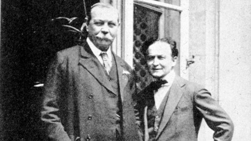 
Arthur Conan Doyle y Harry Houdini
