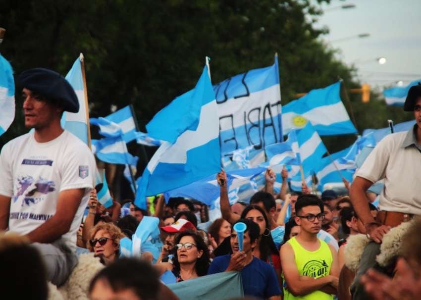 
En Alvear, la movilización se concentró en el monumento al General San Martín. | Gentileza
   