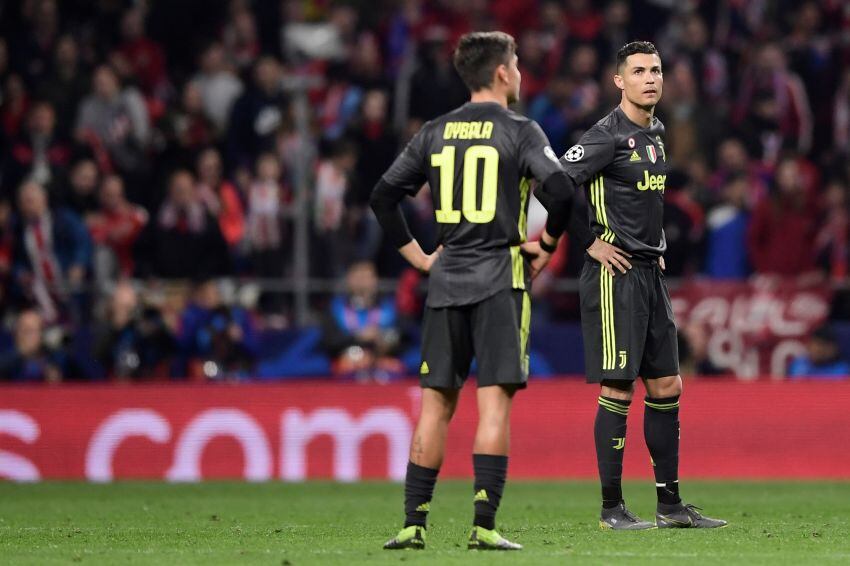 
Ronaldo y Dybala, derrotados tras el partido.  | AFP
   