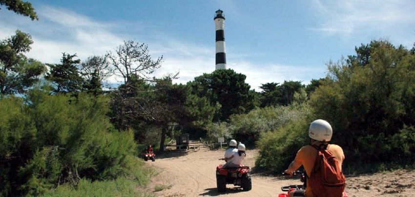 
    Gesell. Cerca de Villa Gesell se encuentra el faro Querandí, una hermosa opción de excursión.
   