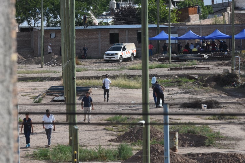 
Pereg nunca pudo habilitar las canchas en su terreno porque no fueron bien construidas. | Gustavo Rogé / Los Andes
   