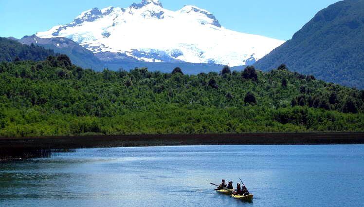 Bariloche también es atractivo para el turismo en verano por sus impresionantes paisajes. 