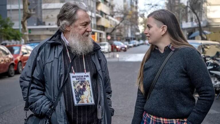 Gustavo Melmann, padre de Natalia, a las afueras de los Tribunales de Mar del Plata. Foto: Télam