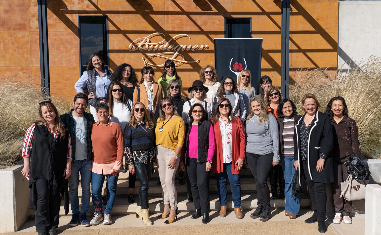 Socias Amuva con enólogos de Bodega Budeguer.