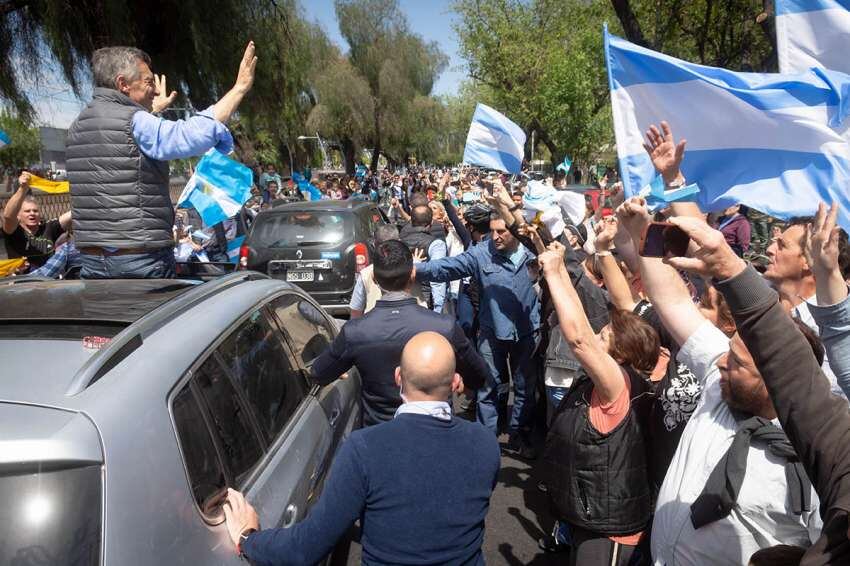 
Acompañado. Calidez mendocina en el “Sí se puede”. | Ignacio Blanco / Los Andes
   