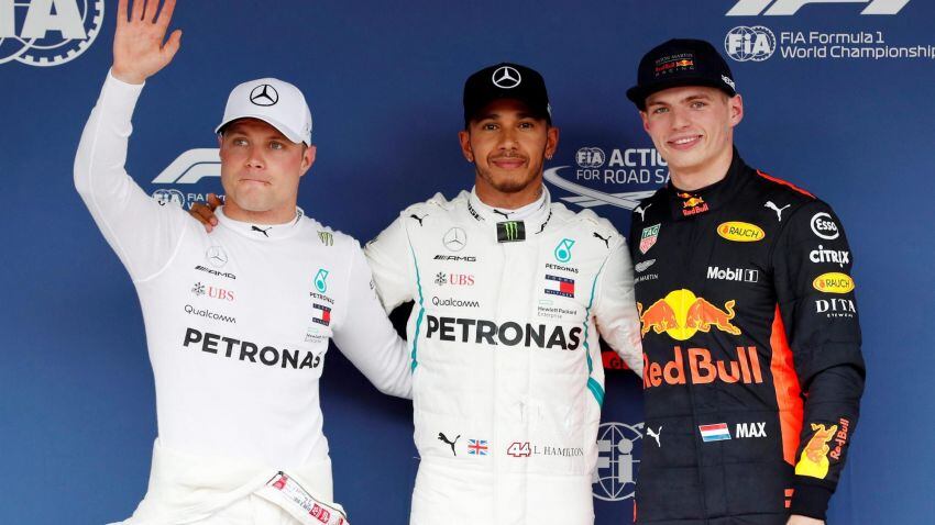 
Lewis Hamilton | Lewis Hamilton fue el más rápido en la clasificación del Gran Premio de Japón. Lo escoltaron Valtteri Bottas y Max Verstappen.
   