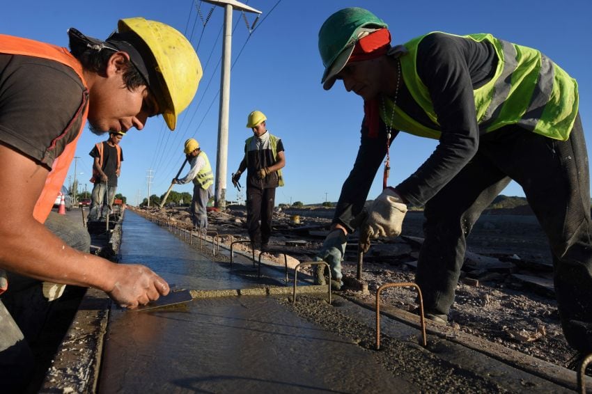 
Trabajo. División, a la altura del ex autódromo Los Barrancos | Gustavo Rogé / Los Andes
   