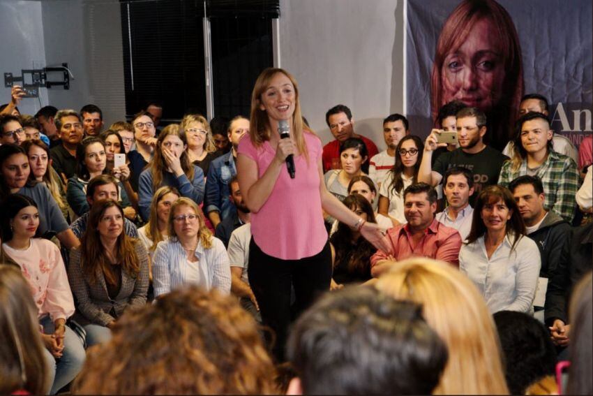 
Candidata 1. Anabel Fernández Sagasti en la presentación de su lista. | Twitter
   