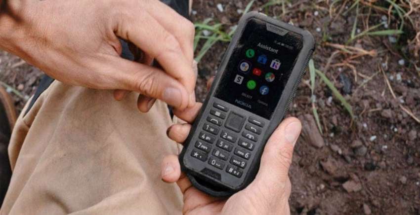 
    A prueba de golpes: el Nokia 800 Tough.
   