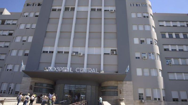 La motociclista de 21 años está internada de gravedad en el Hospital Central. Foto: Archivo Los Andes.