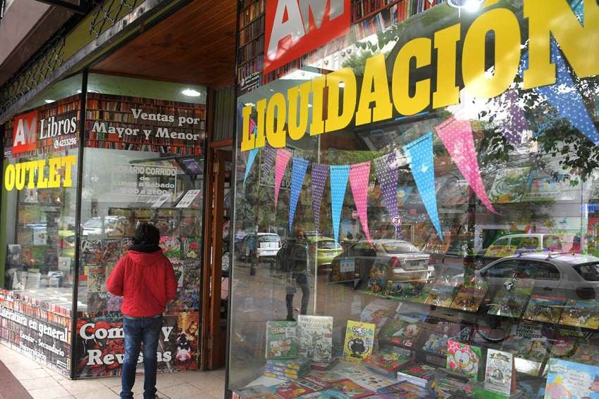 
Estrategia. Rebajar los precios, una manera de enfrentar la crisis. | Orlando Pelichotti / Los Andes
   