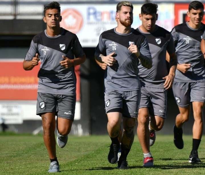 
Lucas Agüero también debe volver.
