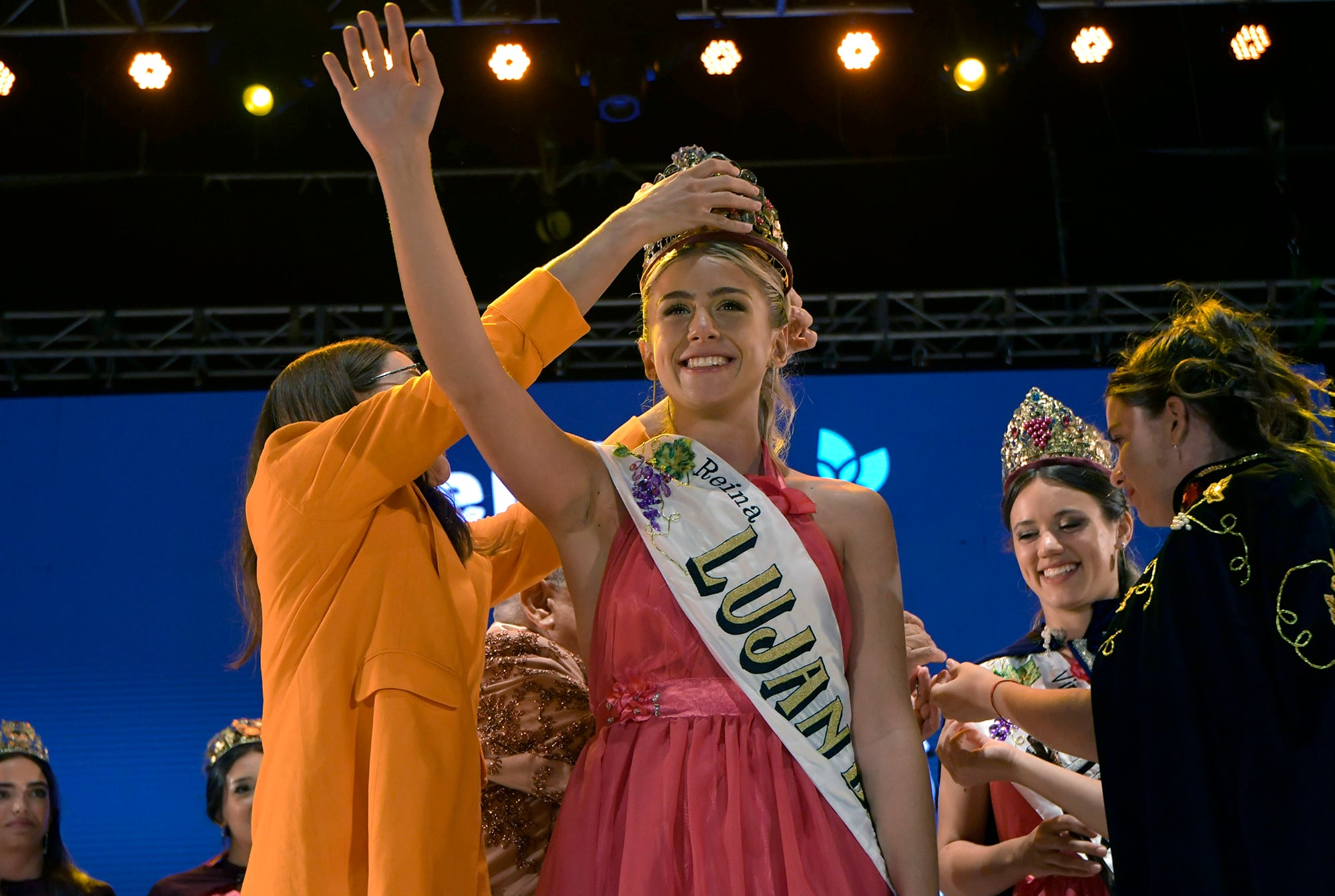 Fiesta de la Vendimia de Luján de Cuyo 2024 que coronó como reina a Julieta Bosquet del distrito de La Puntilla.

Foto: Orlando Pelichotti