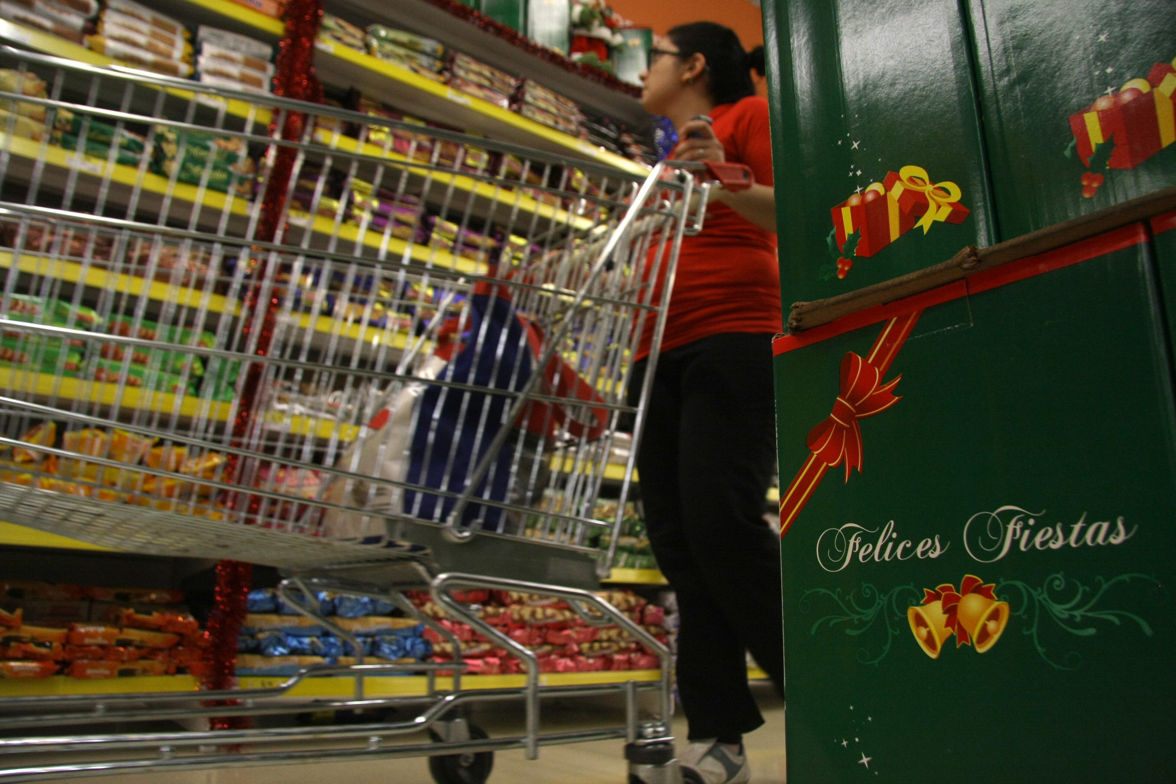 Los supermercados lanzan nuevas ofertas para incentivar las compras navideñas 