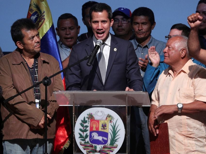 
Juan Guaidó envía mensajes a los cuarteles. | AP
   