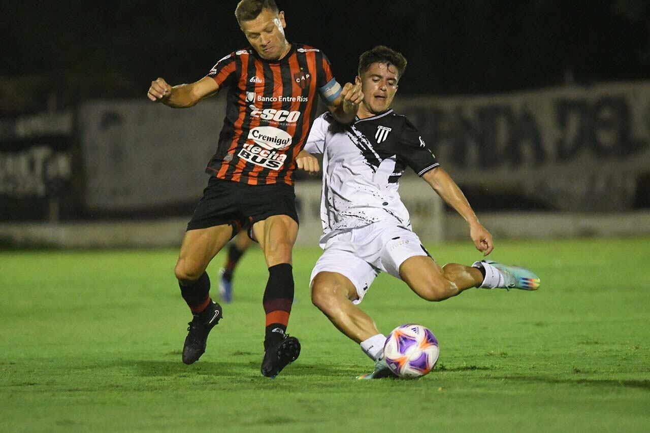 Fútbol Primera Nacional
Gimnasia y Esgrima de Mendoza vs. Patronato en cancha de Gimnasia
Foto: José Gutierrez / Los Andes
