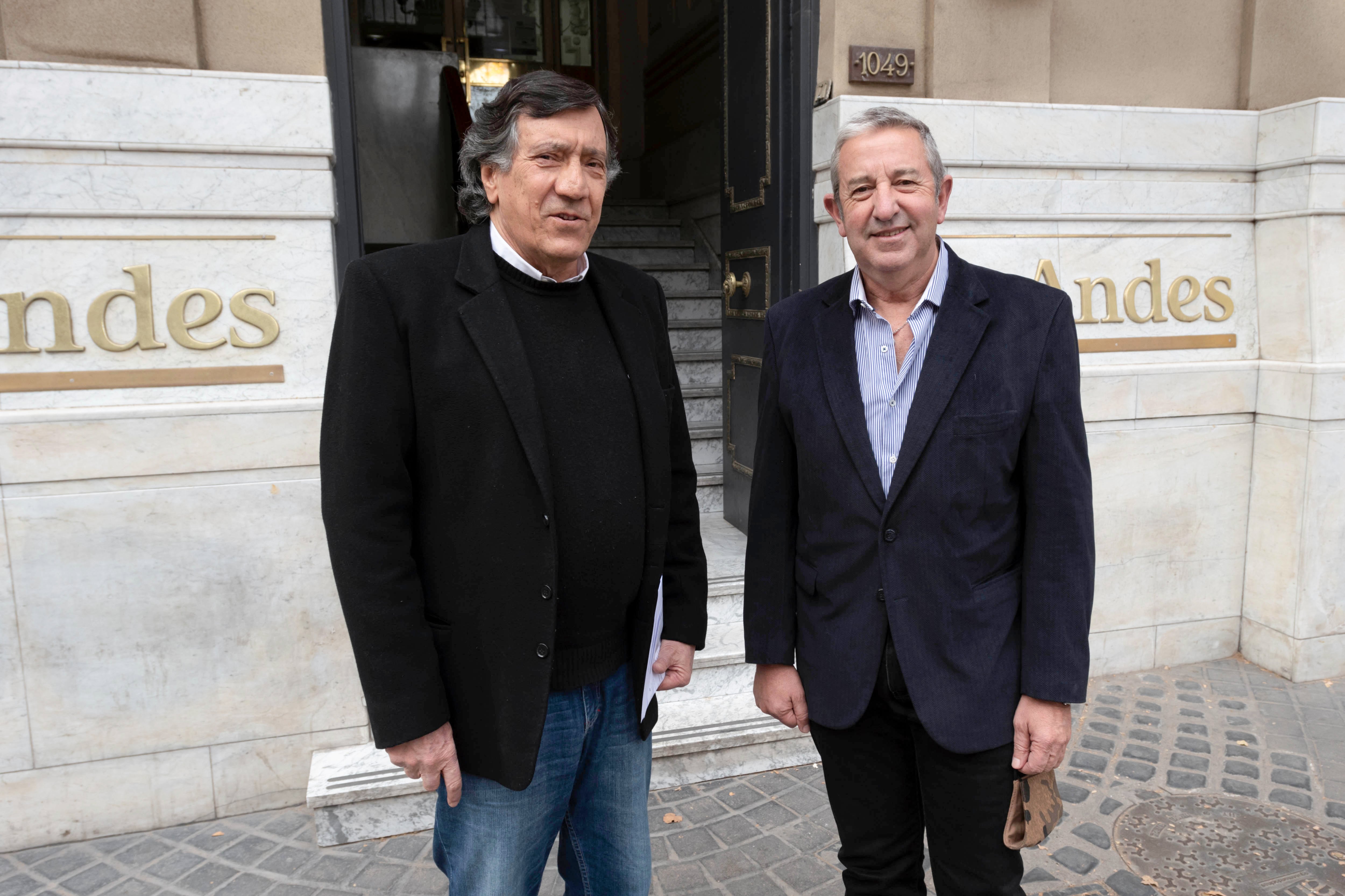 Arturo Lafalla y Julio Cobos, entre los gobernadores que más casas entregaron.