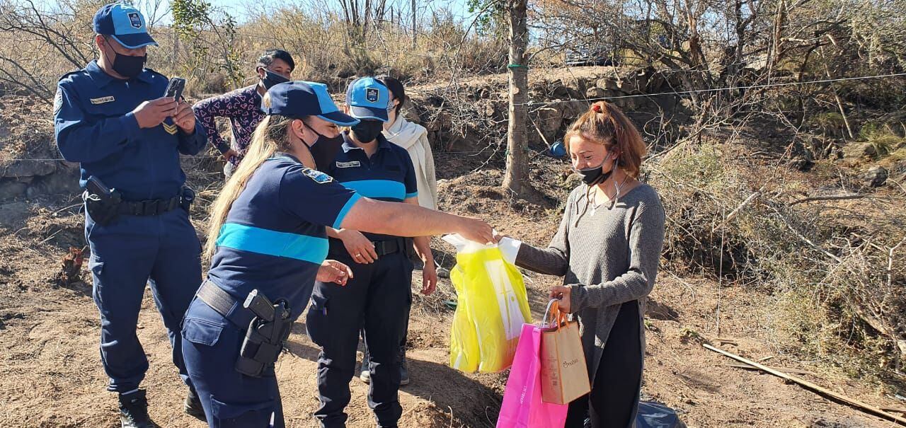 Policías cordobeses organizaron el cumpleaños de 15 de una adolescente en situación de vulnerabilidad.