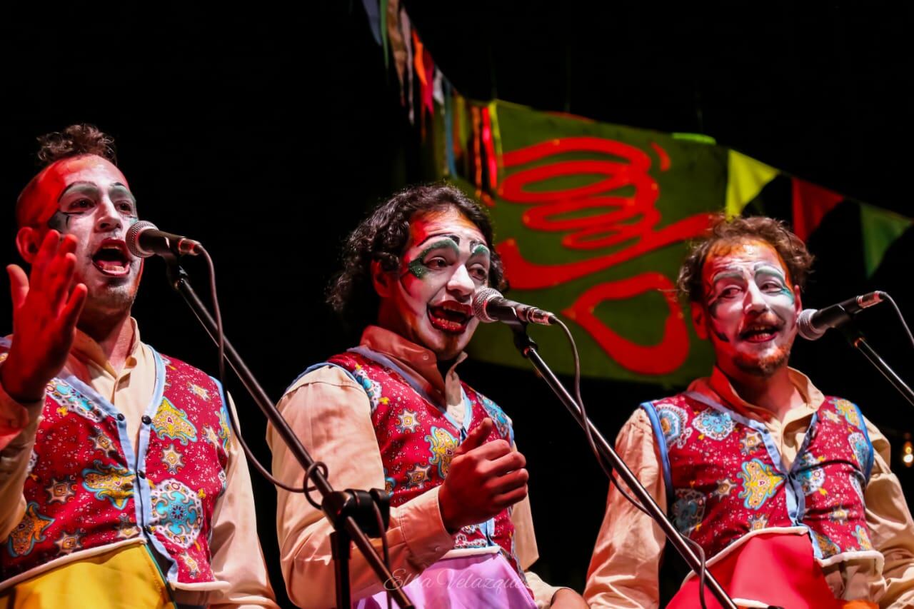 Una murga mendocina dedicó una fuerte canción a la elección de soberanas vendimiales. Foto: Facebook Murga El Remolino