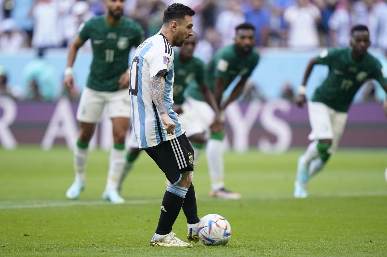 Lionel Messi en el debut en Qatar 2022. (Clarín)