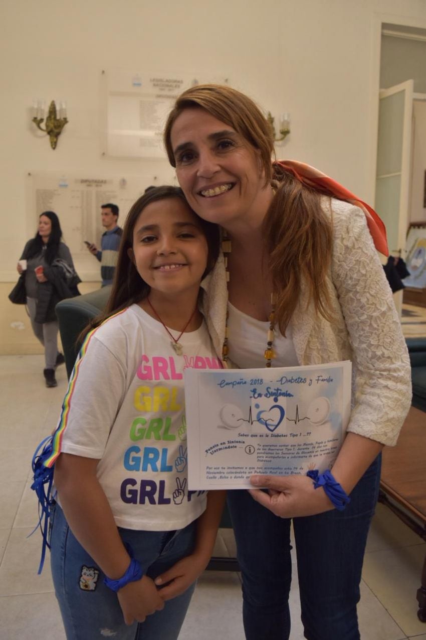 
    Fernanda Lacoste y su hija Emilia
   