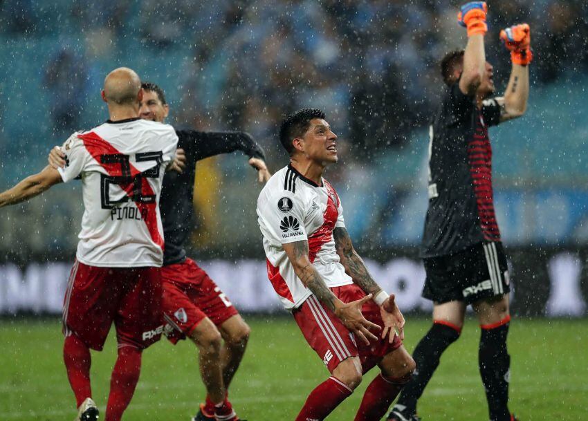 
Foto: AP | Enzo Pérez junto a sus compañeros celebran el pase a la final
   