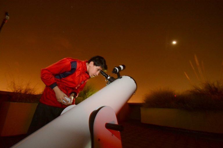 Actividad en la terraza de la Municipalidad de Mendoza, para los amantes de las estrellas