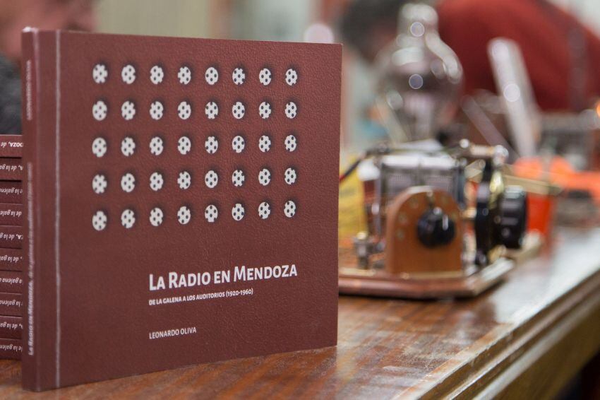 “La radio en Mendoza. De la galena a los auditorios”, el primer libro sobre la historia provincial.