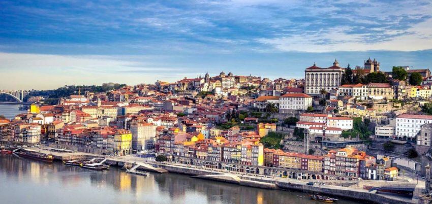 
    Una postal hermosa. Una de las tantas ciudades mágicas de Portugal.
   