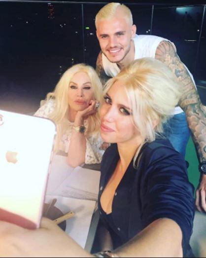 Susana Giménez, Wanda Nara y Mauro Icardi en plena selfie.