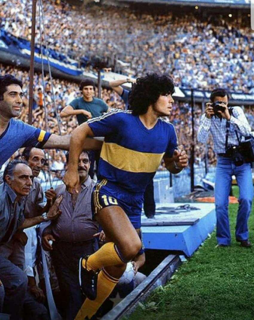 
    Maradona, ídolo eterno.
   