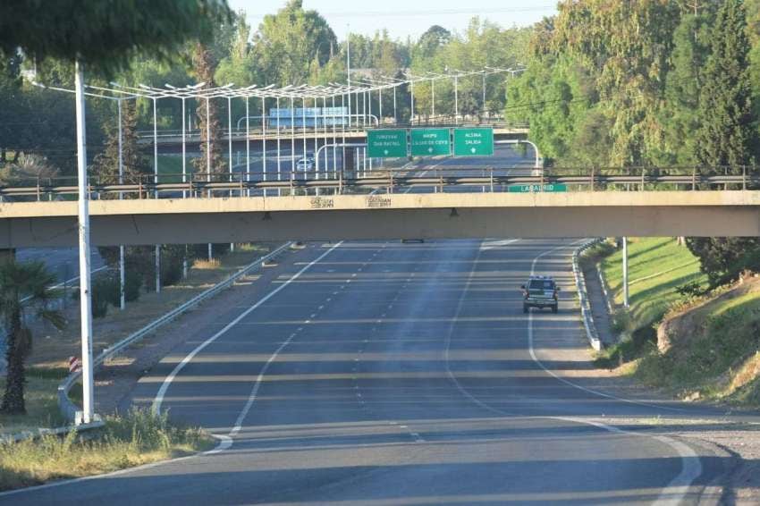 
Accesos desiertos para ingresar y salir de la Ciudad. | Orlando Pelichotti / Los Andes
   