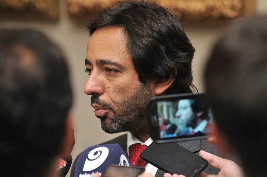 El fiscal de Estado Fernando Simón, dictaminó en contra del trámite que había iniciado el Gobierno para llegar a rollear deuda sin una ley de la Legislatura.