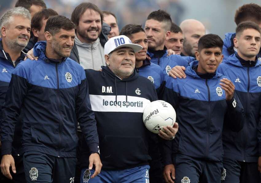 
Diego Maradona tuvo su primer entrenamiento al frente de Gimnasia.  | AFP
   