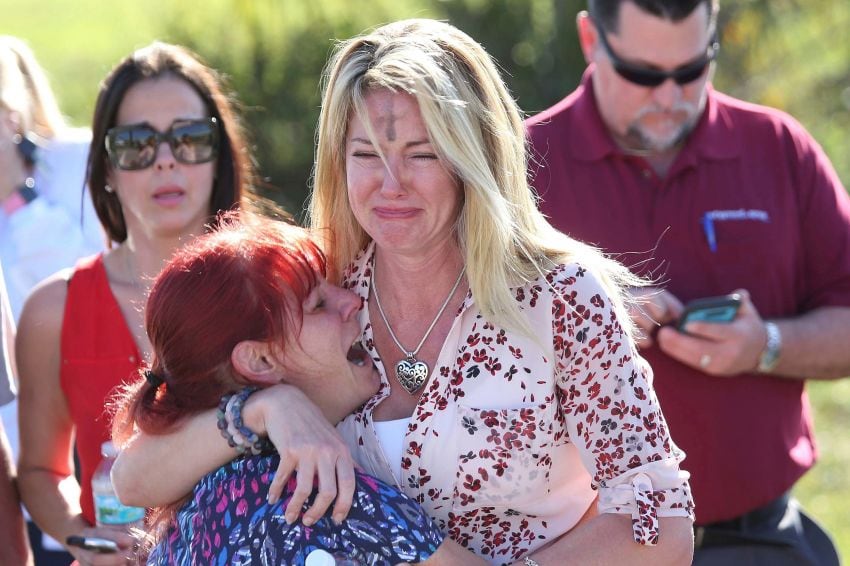 
Impacto. Familiares en la tragedia de Parkland, en 2018.  | Agencia AP
   